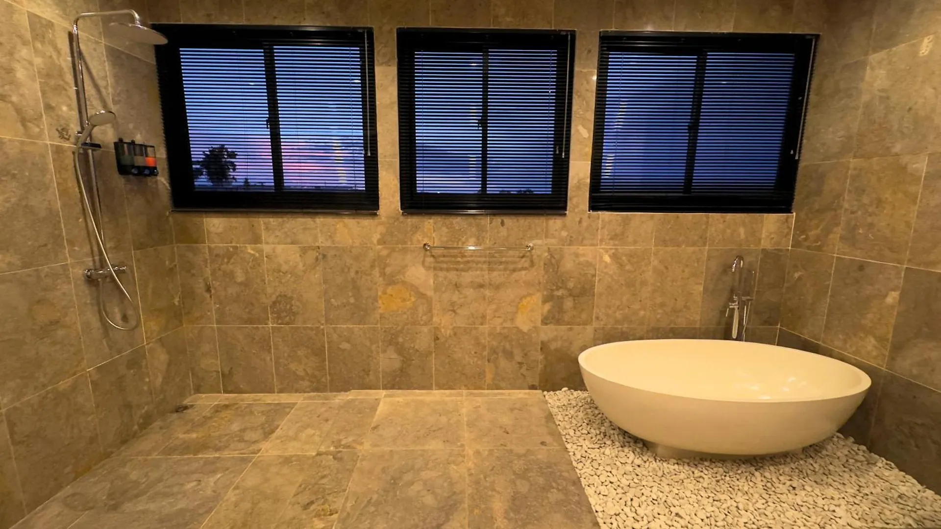 The Swan - Private Luxury Villa Suites 1, 2 & 3 乌干沙